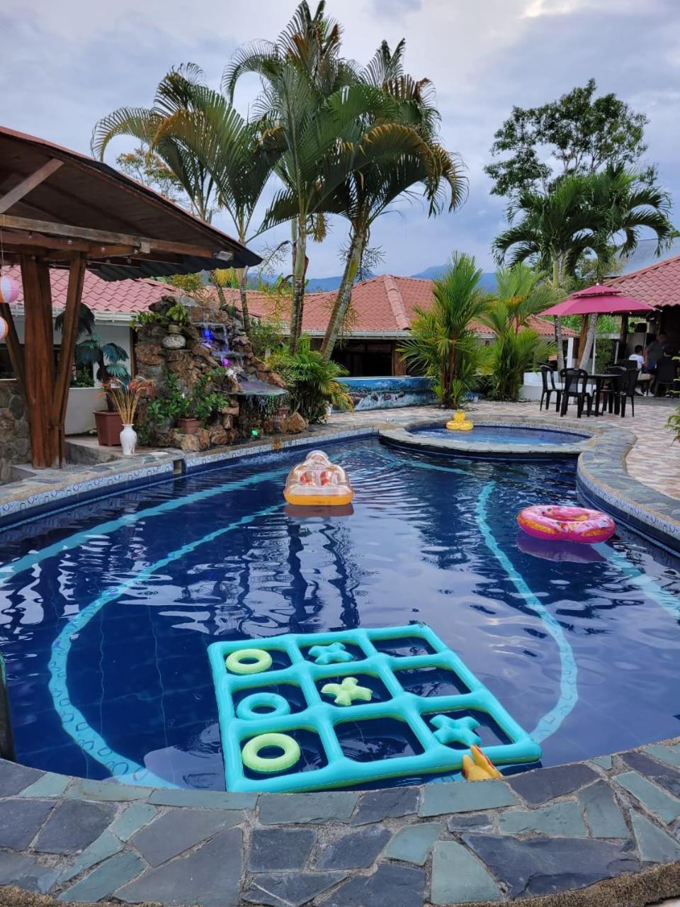 La Casa De La Abuela Villa Sucua Luaran gambar