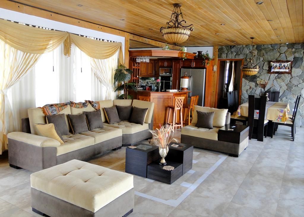 La Casa De La Abuela Villa Sucua Luaran gambar